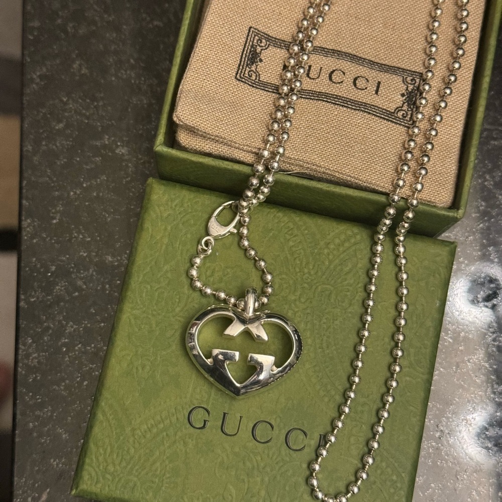 Authentic Gucci Britt Heart Interlocking GG Pendant w/Beaded Chain - Picture 3 of 5